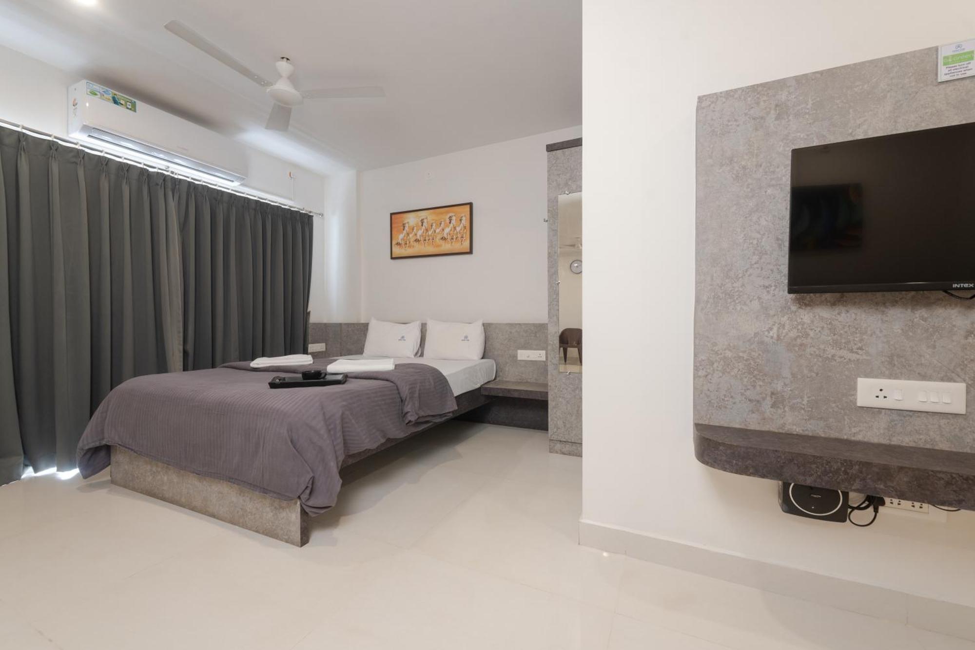 Manipal Atalia Service Apartments Экстерьер фото