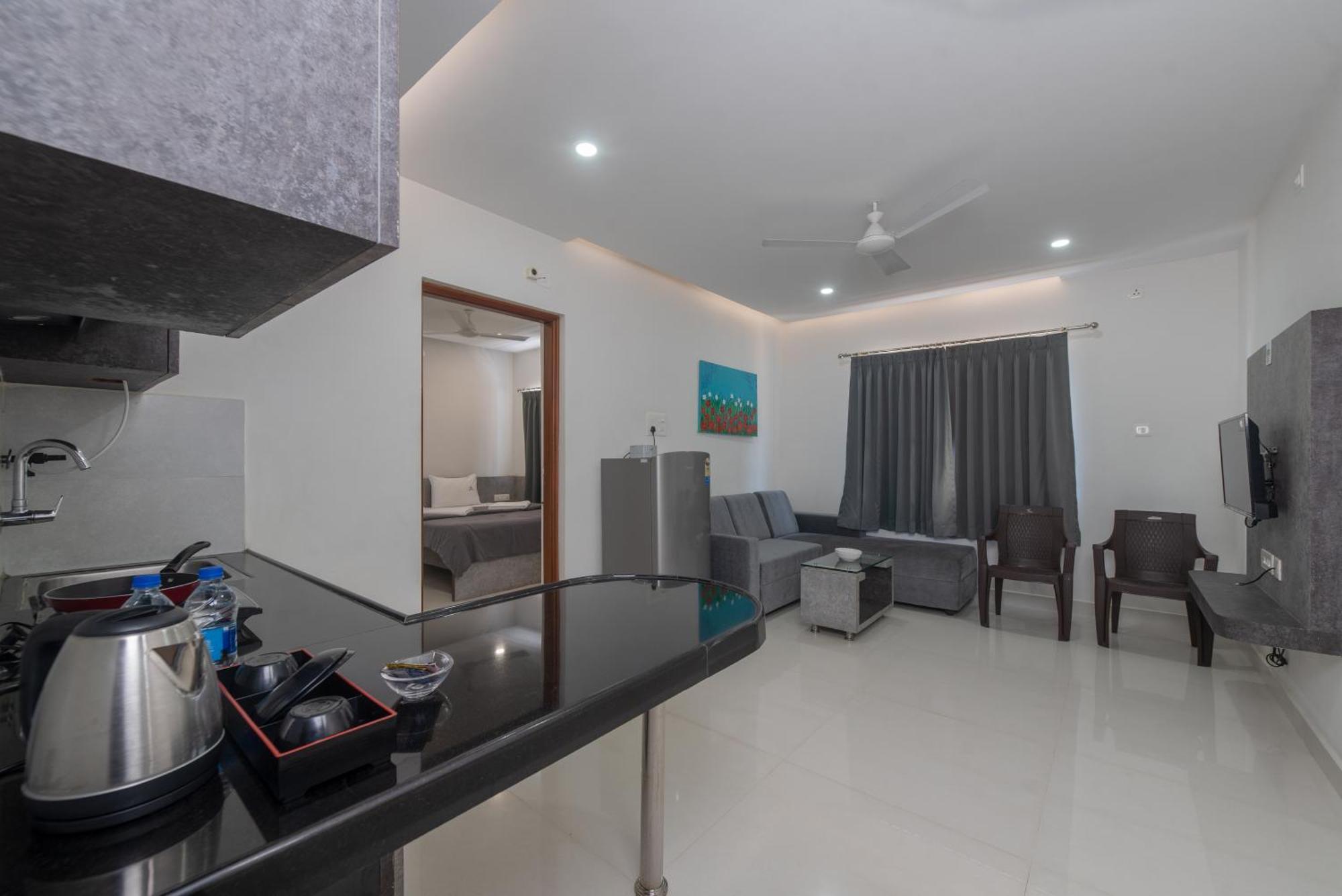 Manipal Atalia Service Apartments Экстерьер фото