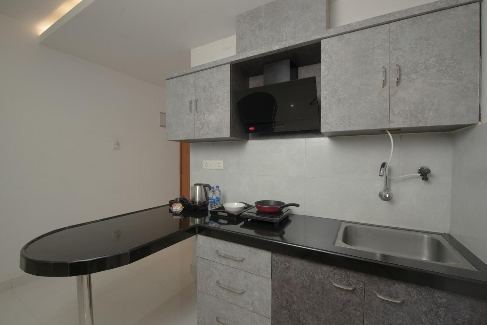 Manipal Atalia Service Apartments Экстерьер фото